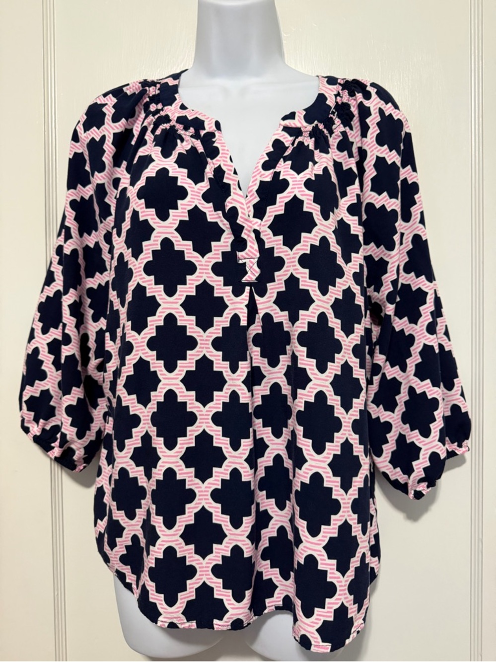 Crown & Ivy Peasant Blouse
Navy Blue & Pink
Size Large